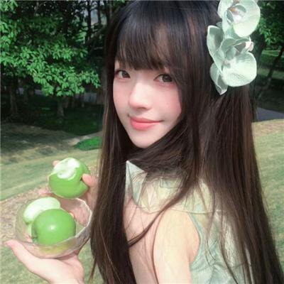 落在她身边
